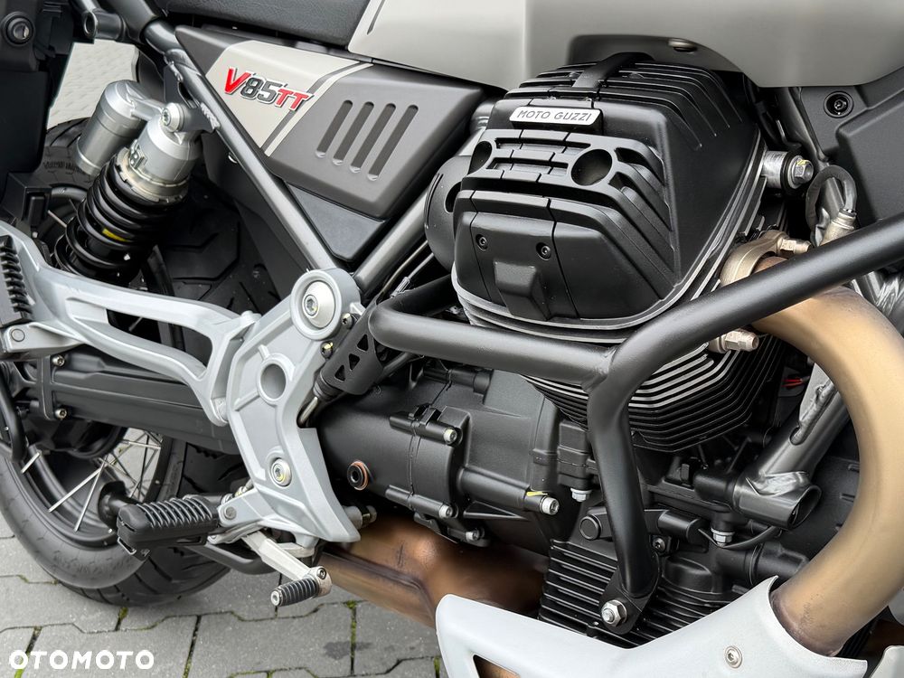 Moto Guzzi V85 - 21