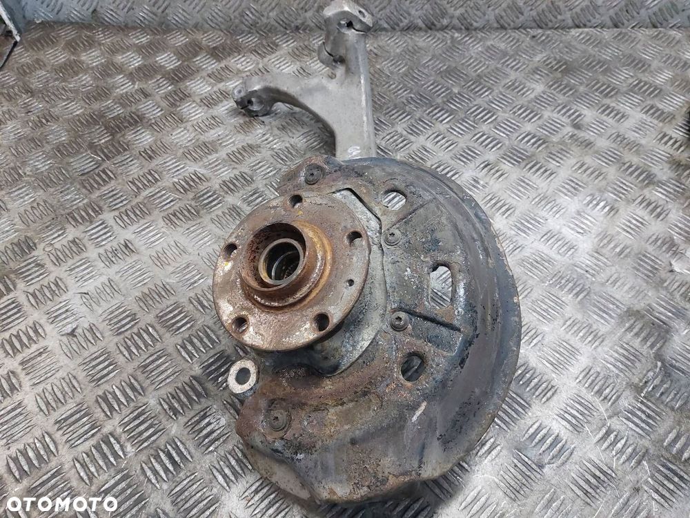 PIASTA ZWROTNICA PRAWY PRZÓD AUDI A8 D3 3.0 TDI - 1