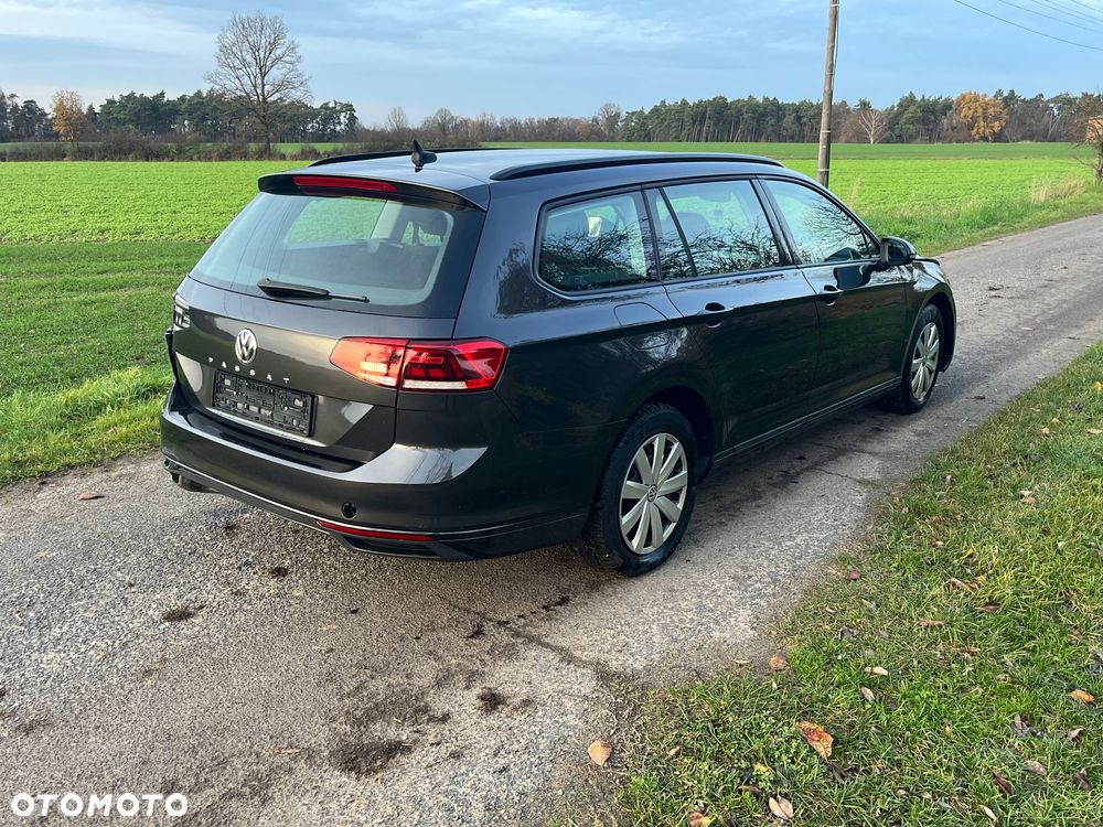 Volkswagen Passat Variant 1.6 TDI SCR DSG Conceptline - 3