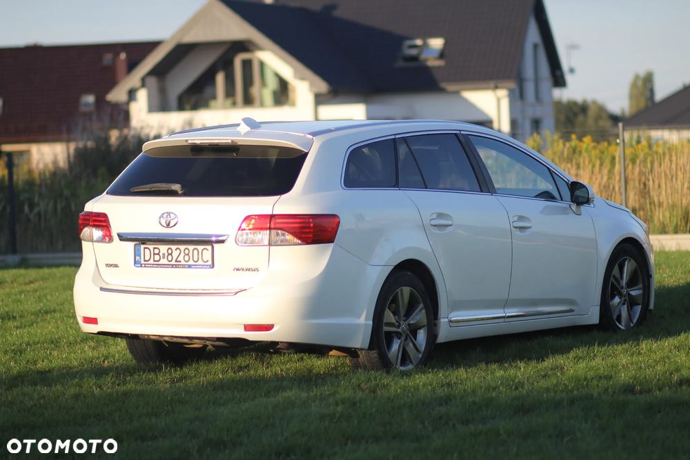 Toyota Avensis 2.0 D-4D Premium - 8