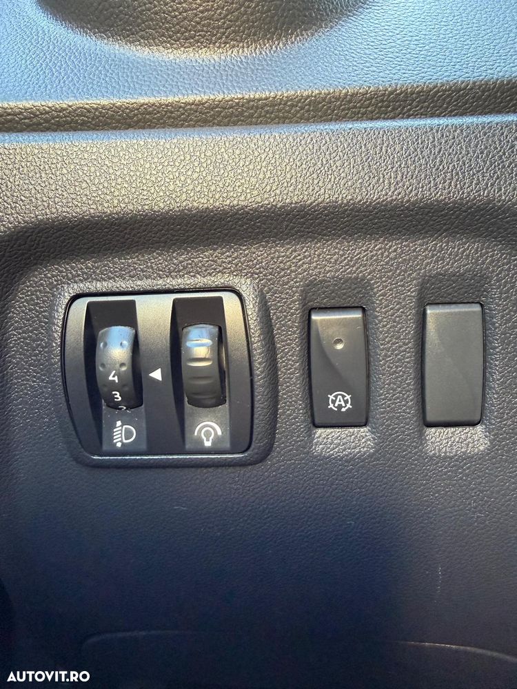 Renault Captur TCe 150 EDC GPF BOSE EDITION - 33