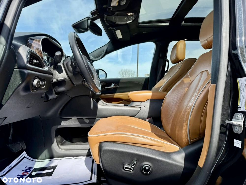 Chrysler Pacifica - 12