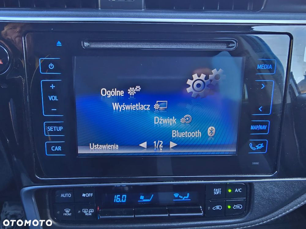 Toyota Auris 1.6 Premium - 13