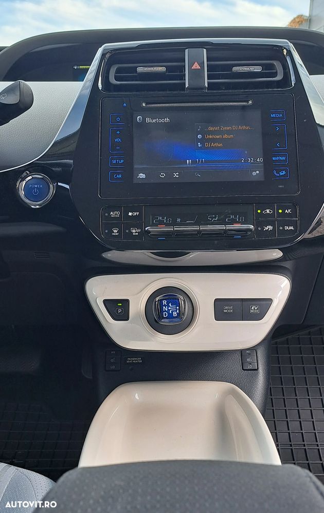 Toyota Prius Hybrid Comfort - 12