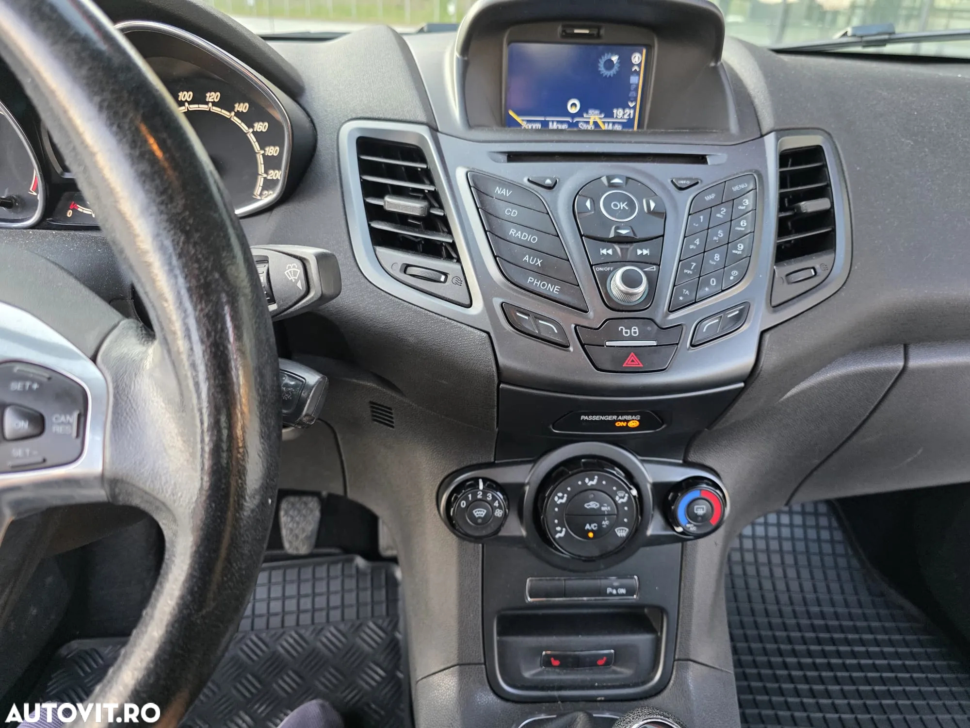 Ford Fiesta 1.5 TDCi DPF Titanium - 12