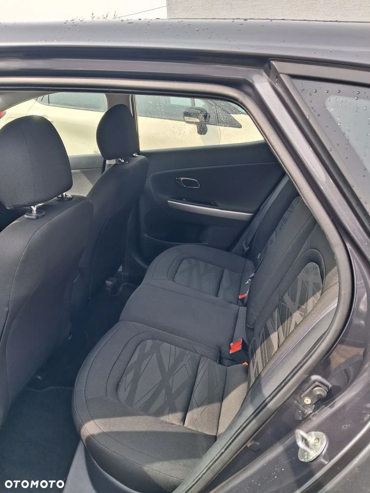 Kia Ceed - 14