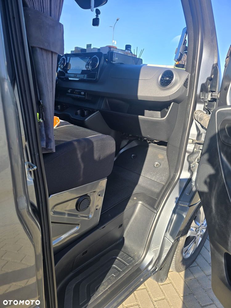 Mercedes-Benz Sprinter 907 - 8
