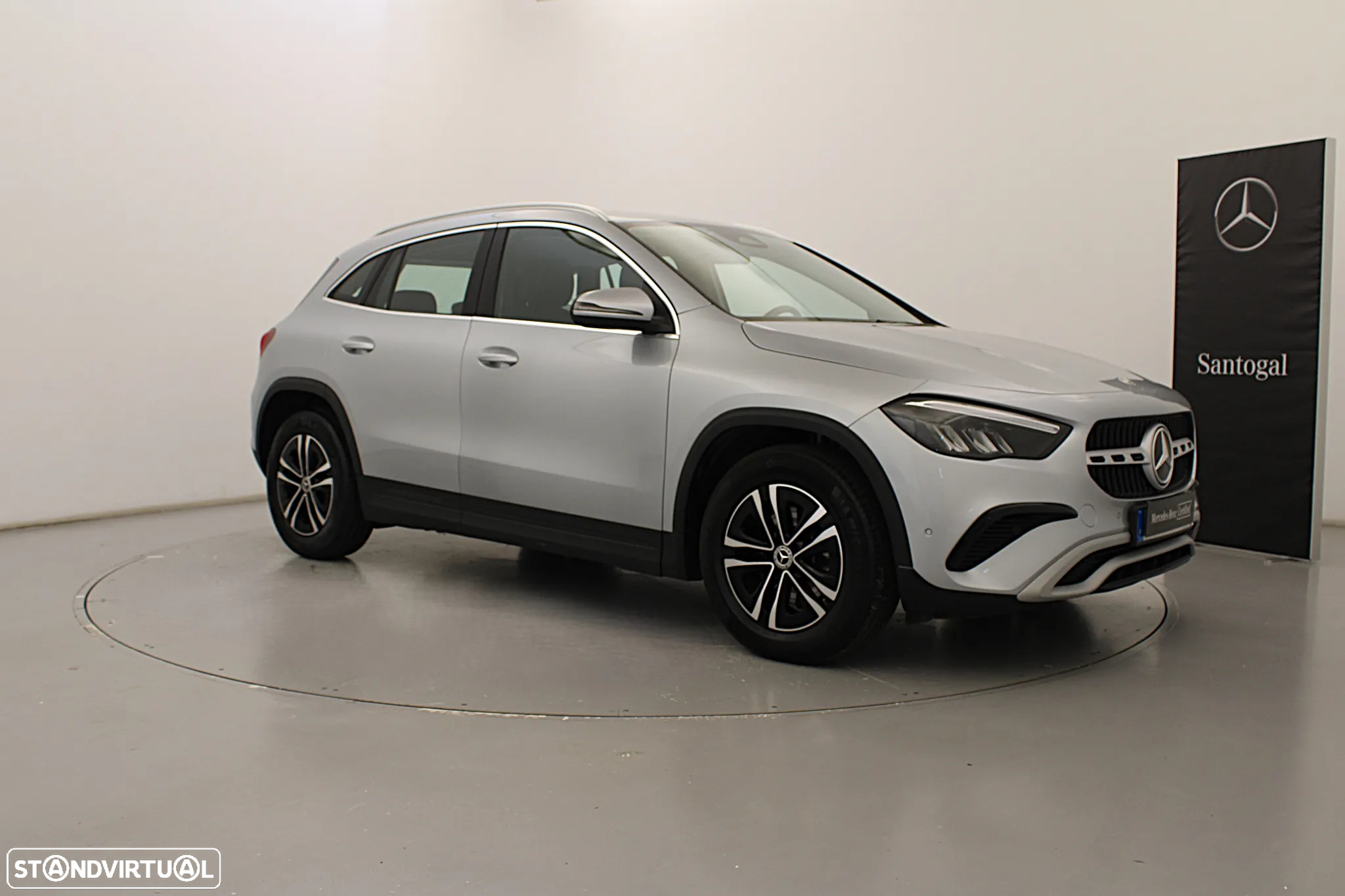Mercedes-Benz GLA 200 Standard - 2