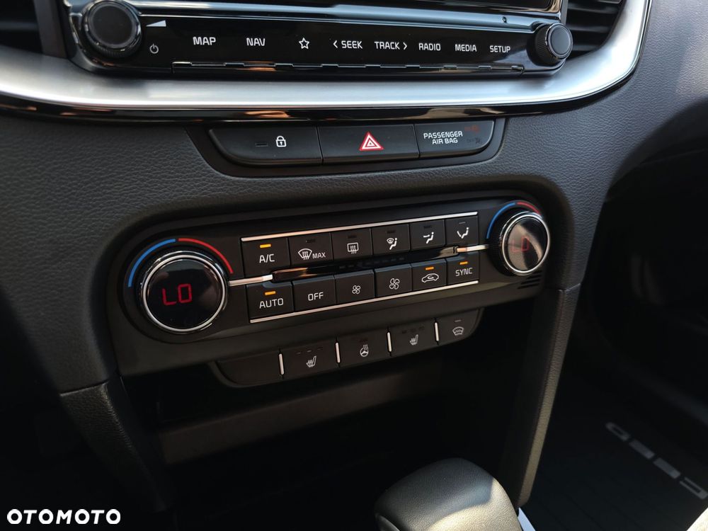 Kia Ceed - 16