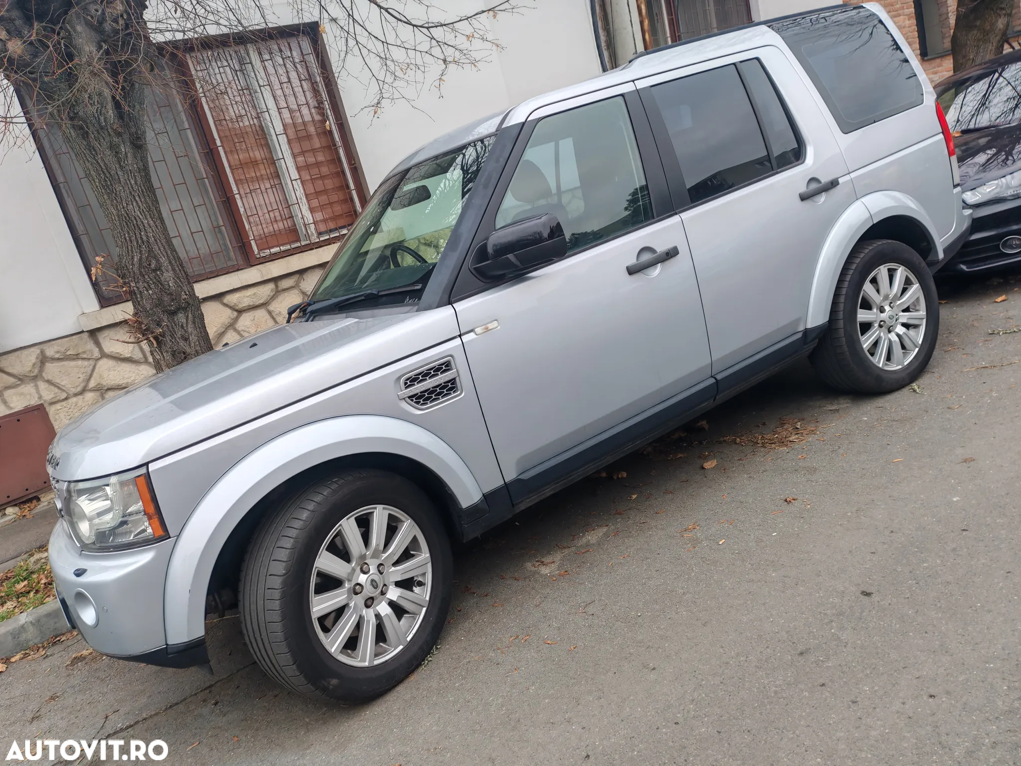 Land Rover Discovery - 4