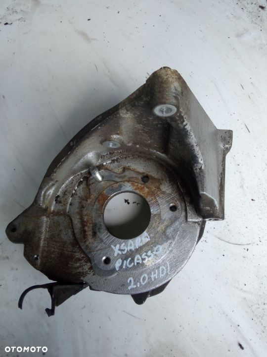 Citroen c5  607 xsara picasso 2,0HDI podstawa podpora pompy wtryskowej - 1