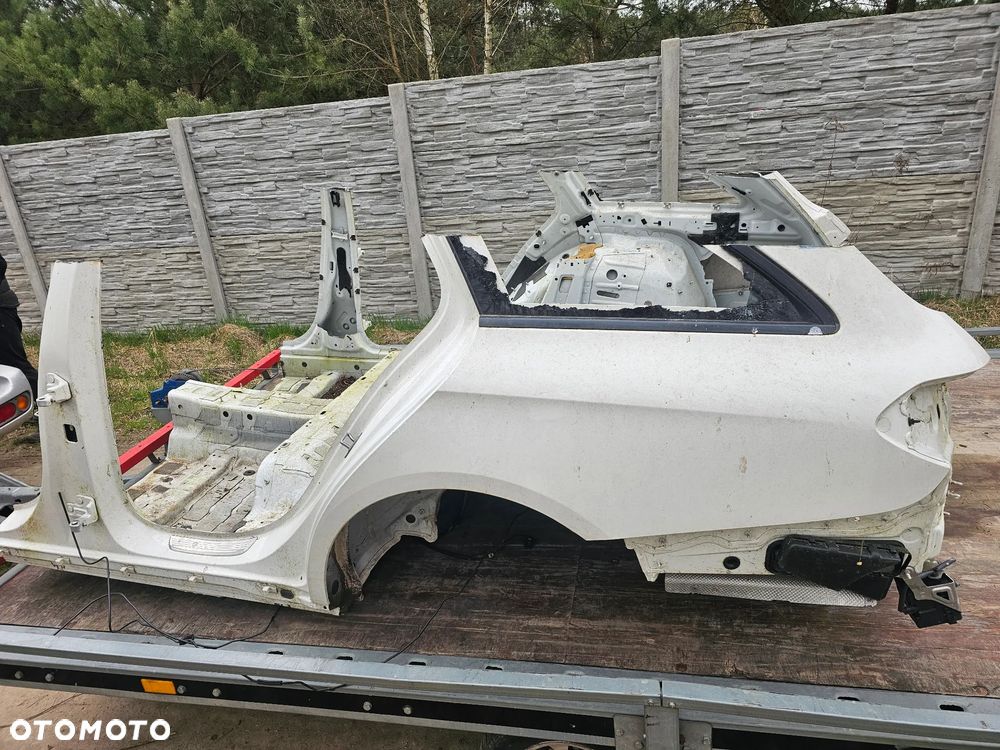 DUPA TYŁ BŁOTNIKI PAS Z WANNĄ SŁUPKI MERCEDES W213 KOMBI - 1