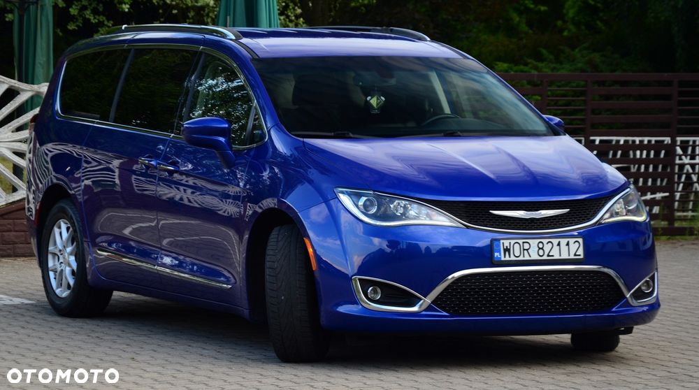 Chrysler Pacifica - 8