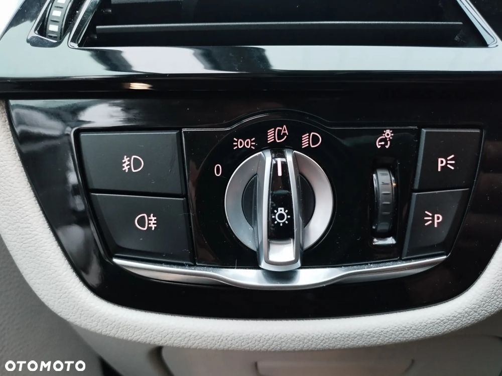 BMW Seria 5 530i xDrive Sport - 13