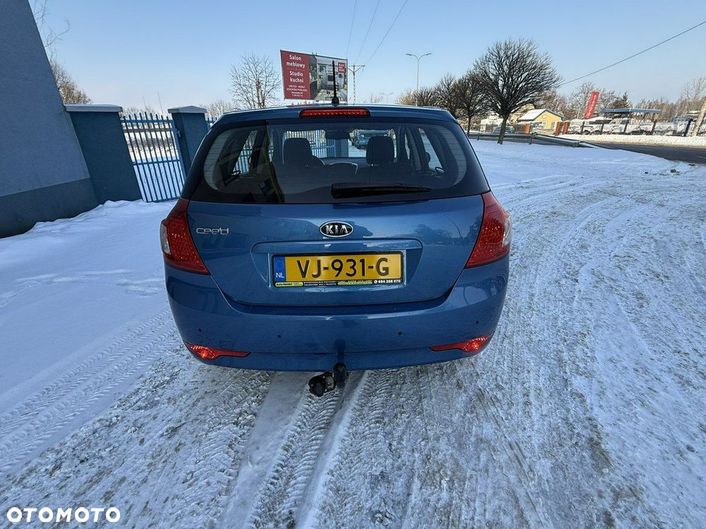 Kia Ceed - 11