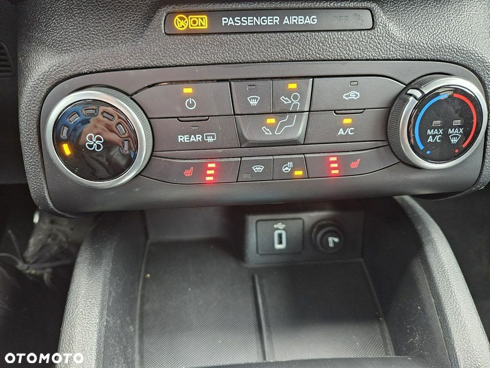 Ford Focus 1.5 EcoBlue Start-Stopp-System ST-LINE DESIGN - 12