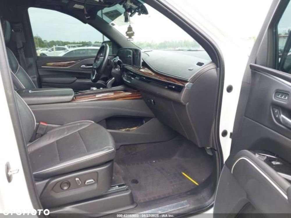 Cadillac Escalade - 9