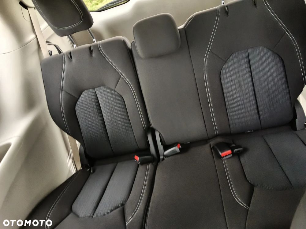Chrysler Pacifica - 12