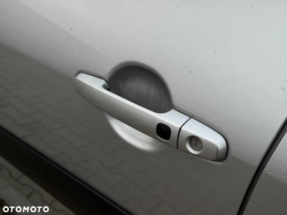 Toyota RAV4 2.2 D-4D Sol 180 - 13