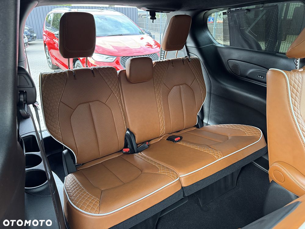 Chrysler Pacifica - 27