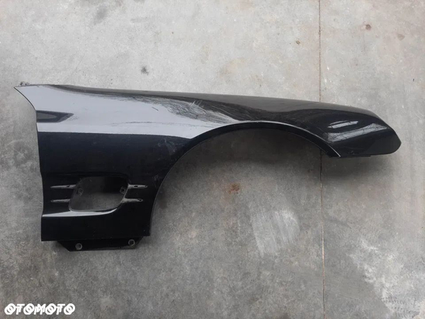 Błotnik prawy przedni przód mercedes SL W230 230 ładny