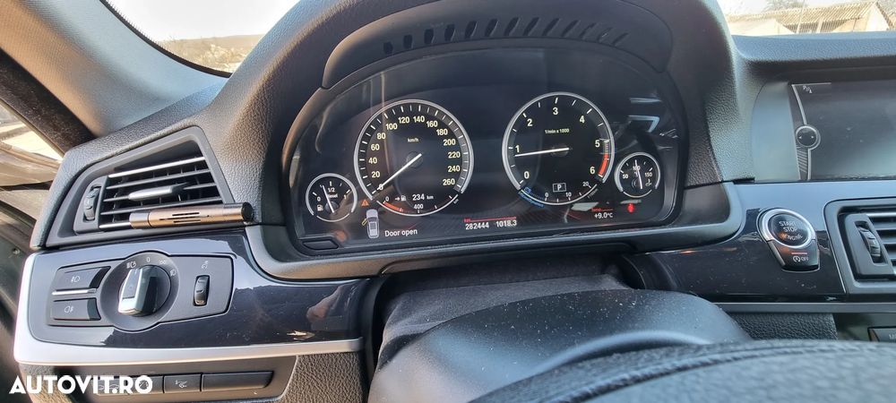 BMW Seria 5 525d Touring Sport-Aut. - 19