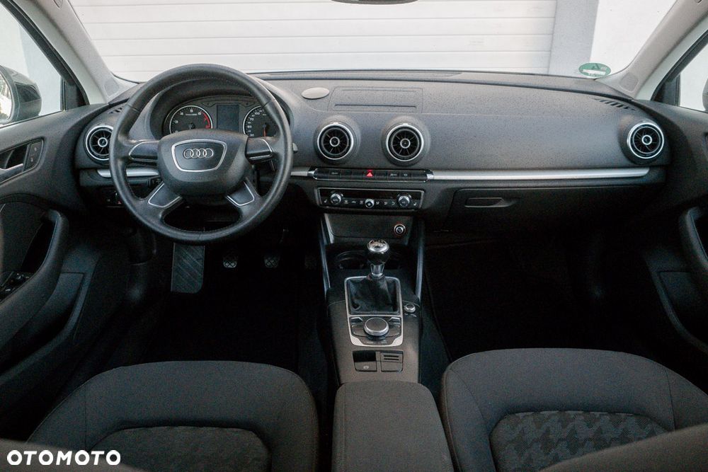 Audi A3 Sportback 1.4 TFSI Ambiente - 27