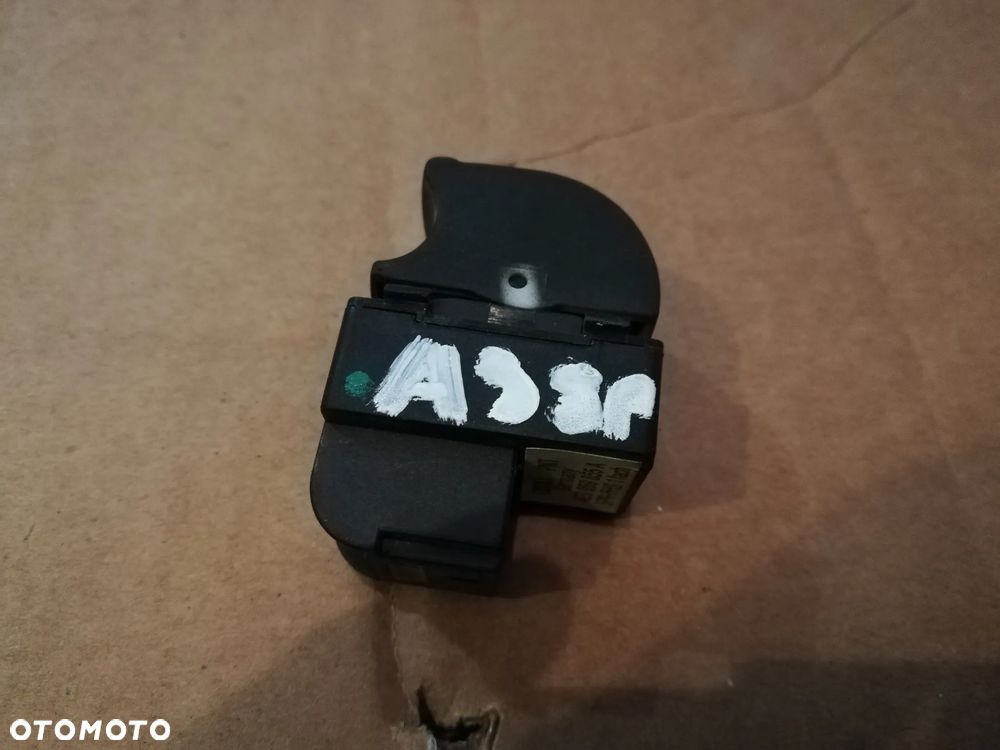 PANEL WŁĄCZNIK SZYBY 4E0959855A AUDI A3 8P - 2