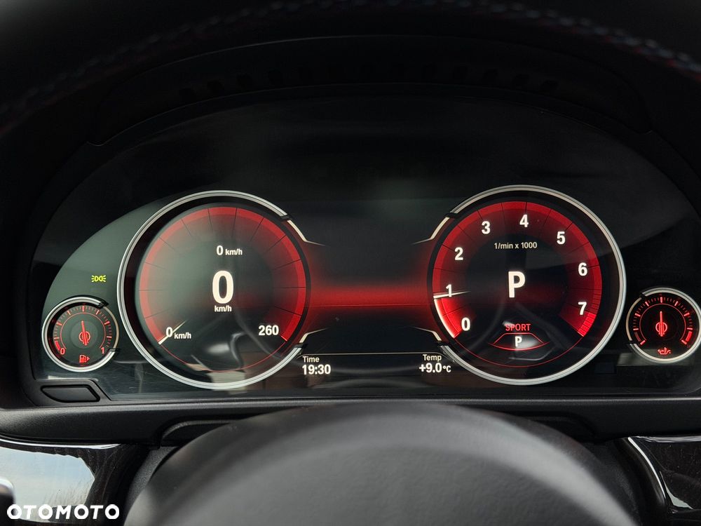 BMW Seria 5 528i xDrive - 24