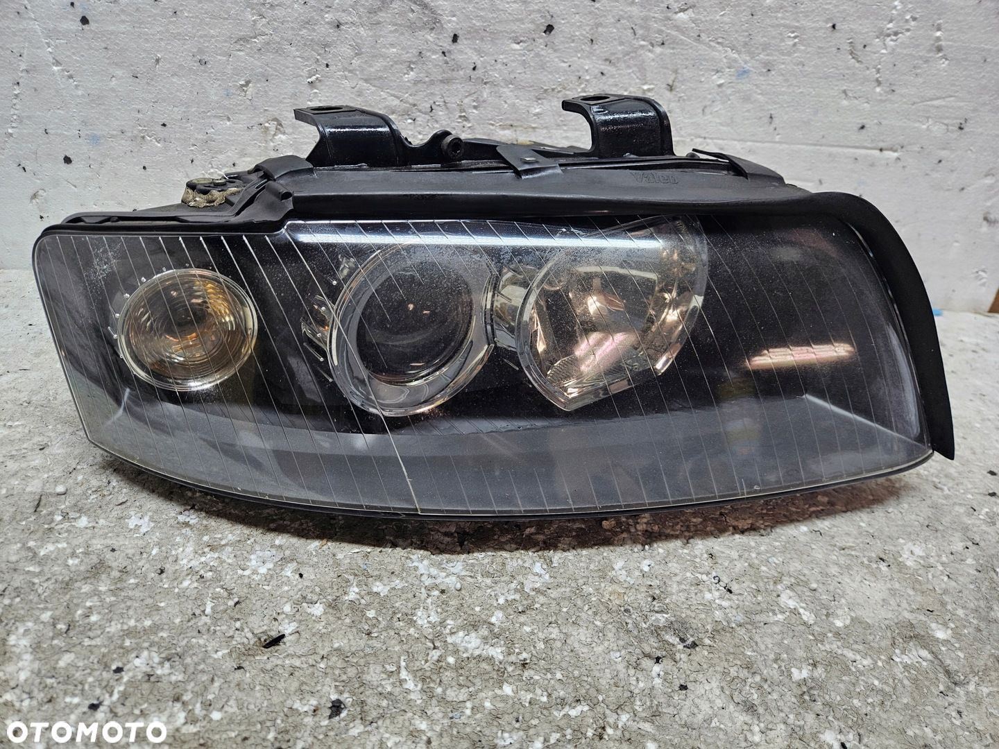 Audi A4 B6 lampa przednia prawa Bixenon 8E0941030T 89309505 - 1