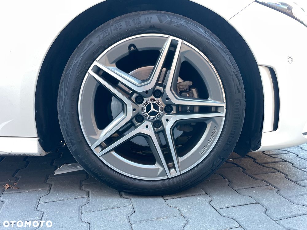 Mercedes-Benz Klasa A 180 7G-DCT AMG Line - 24