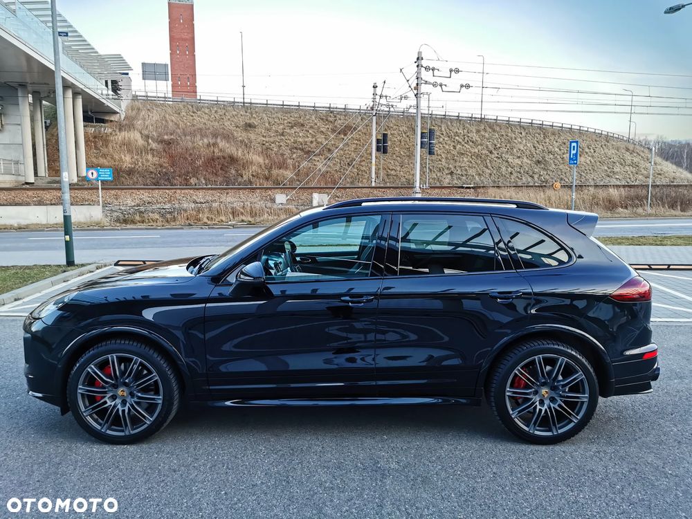 Porsche Cayenne - 1