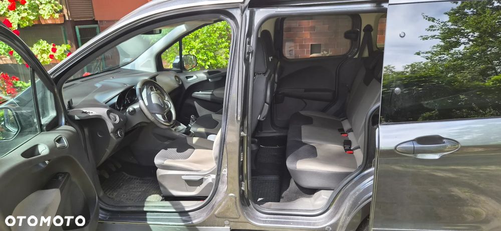 Ford Tourneo Courier - 12