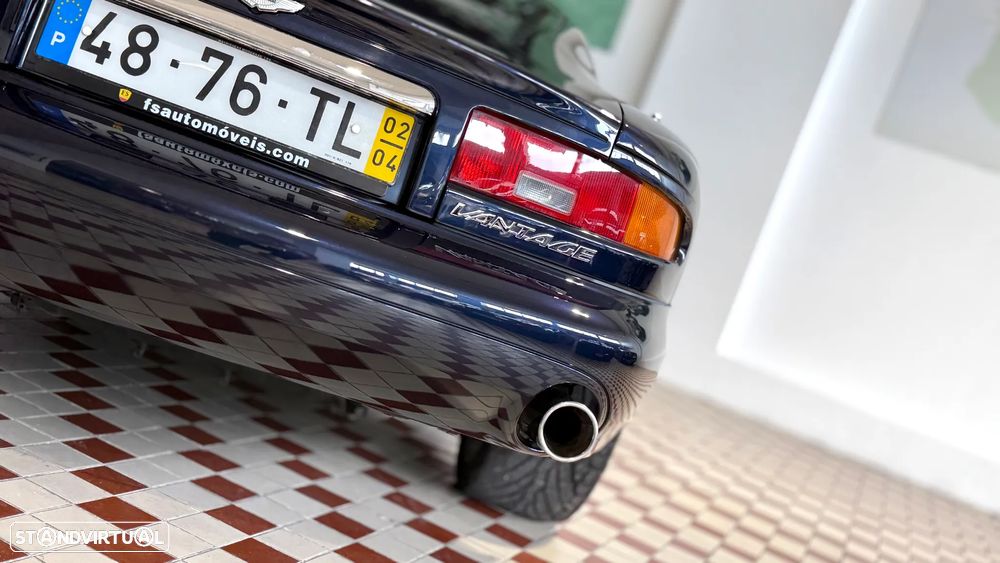 Aston Martin DB7 Vantage Coupé V12 - 8