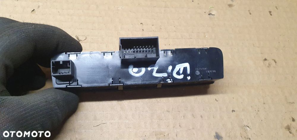 Włącznik awaryjnych centralnego zamka Seat Ibiza IV 6J0927137B - 3