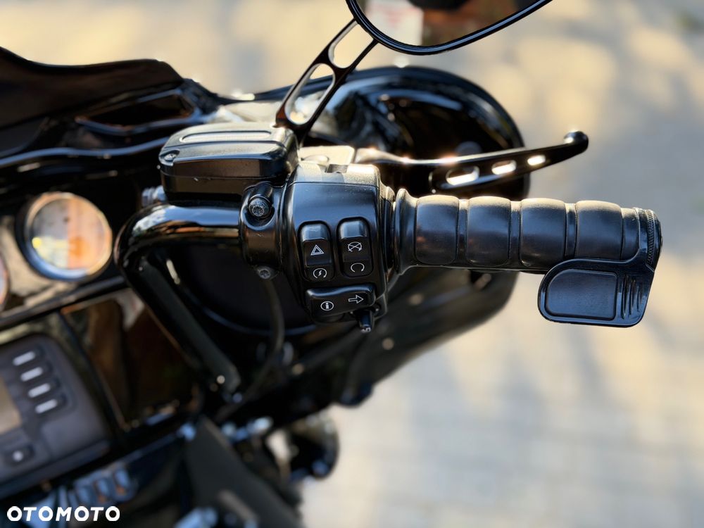 Harley-Davidson Touring Street Glide - 13