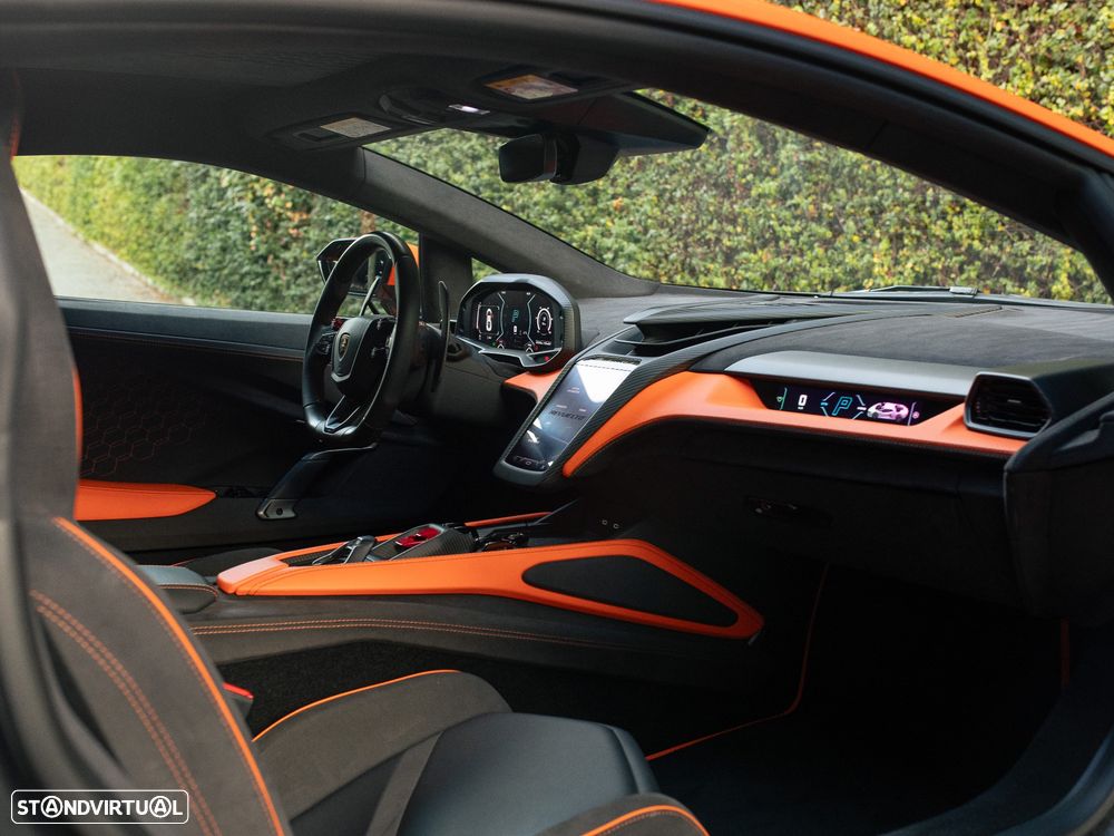 Lamborghini Revuelto Standard - 40