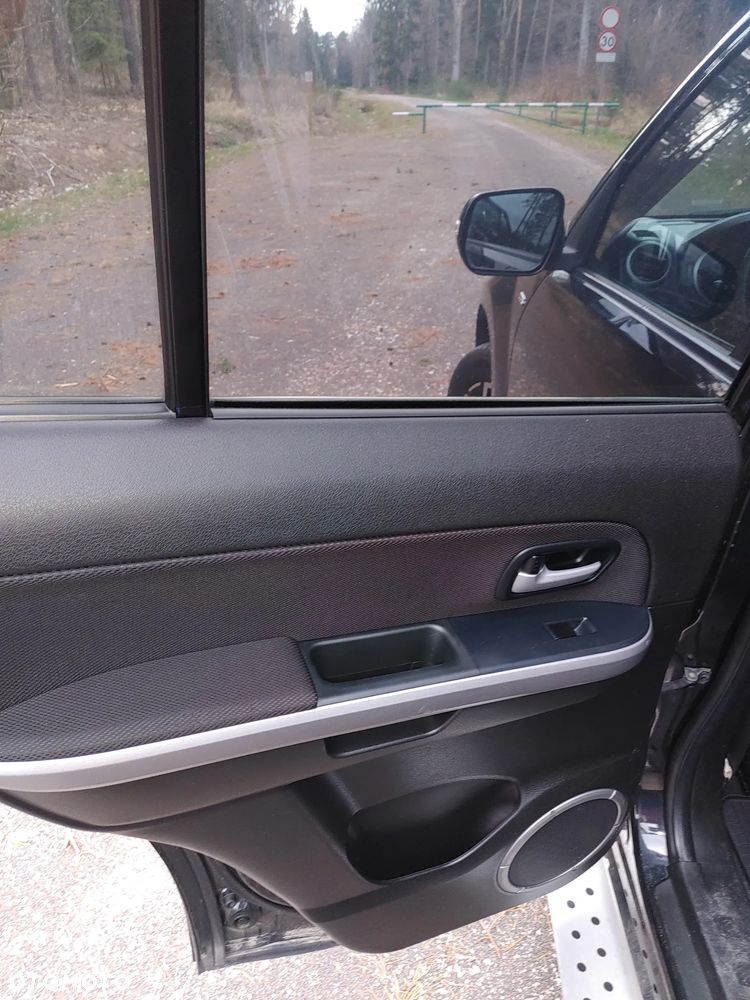 Suzuki Grand Vitara 1.9 DDiS De Luxe EU5 - 11