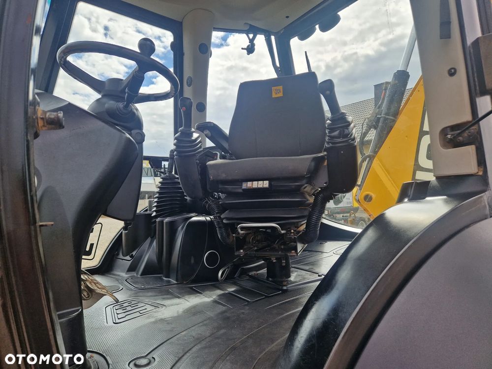 JCB 3CX - 9