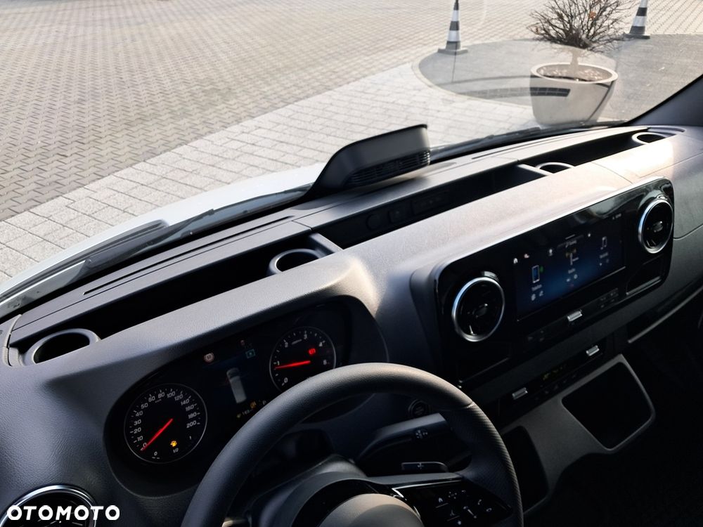 Mercedes-Benz Sprinter - 16