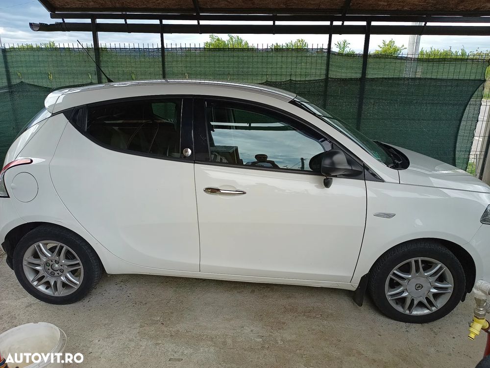 Lancia Ypsilon - 4