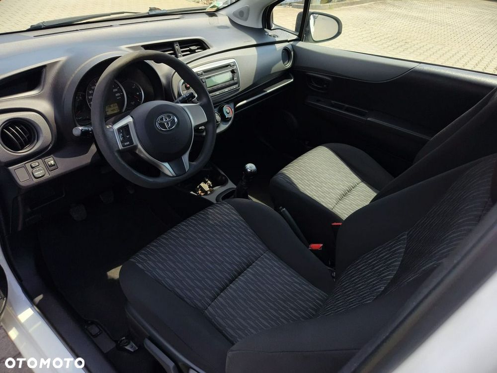 Toyota Yaris - 10