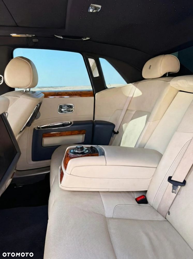 Rolls-Royce Ghost - 8