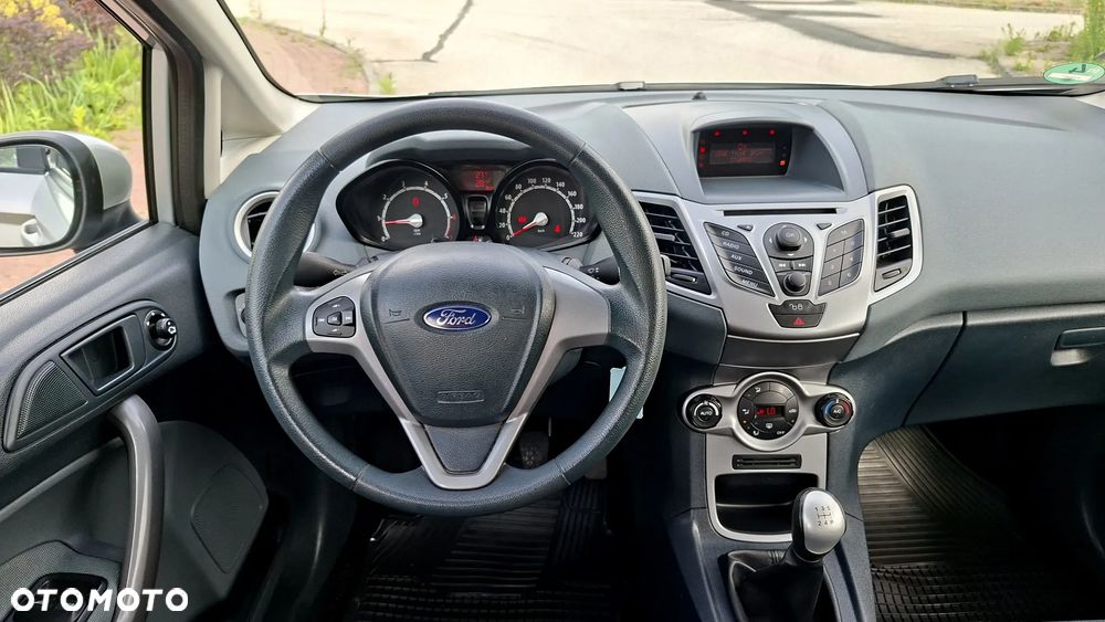 Ford Fiesta 1.25 Champions Edition - 34