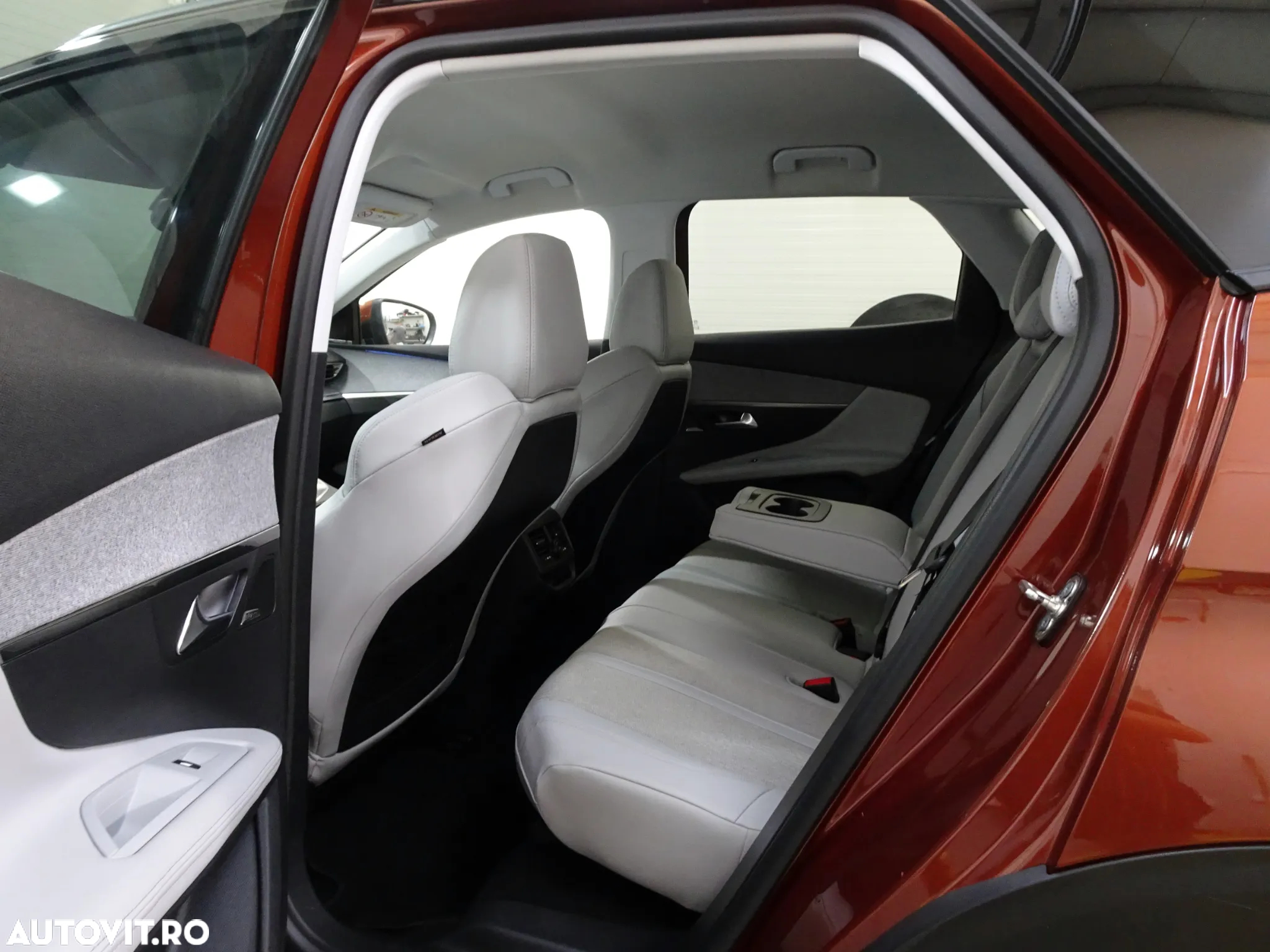 Peugeot 3008 1.2 PureTech 130 EAT8 GT - 8