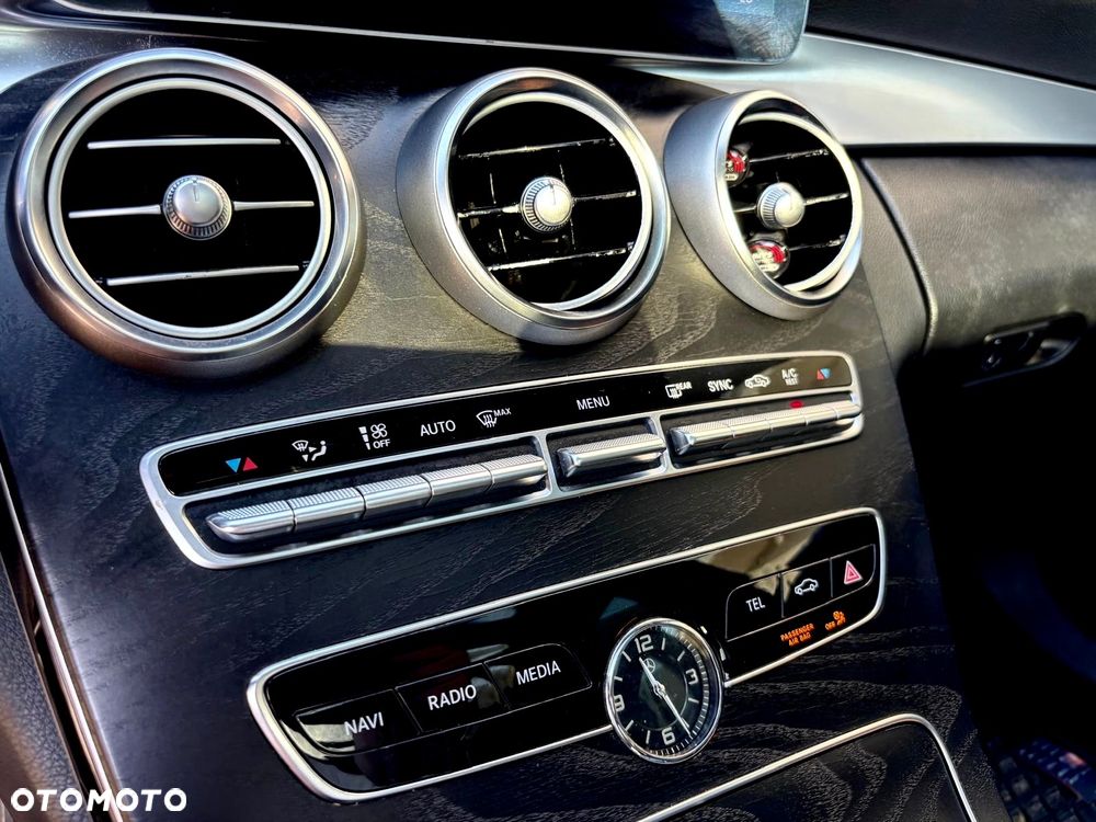 Mercedes-Benz Klasa C 300 4Matic 9G-TRONIC AMG Line - 20