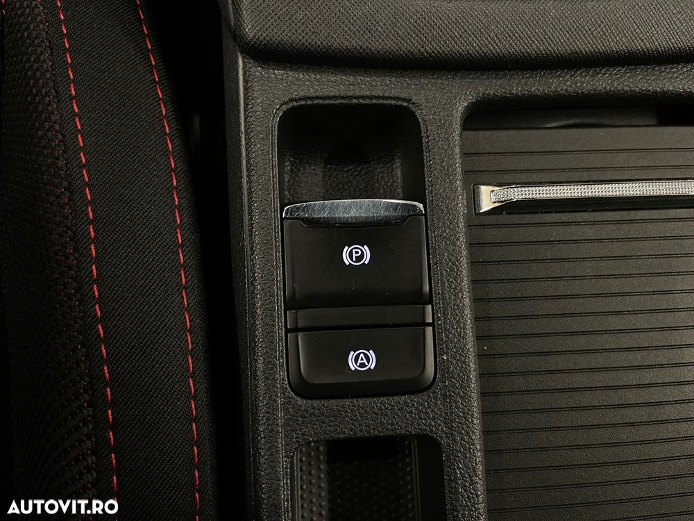 Skoda Octavia 2.0 TSI DSG RS - 27