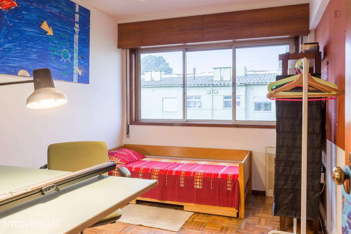 Quarto - localizado em Matosinhos Porto - Grande imagem: 2/22