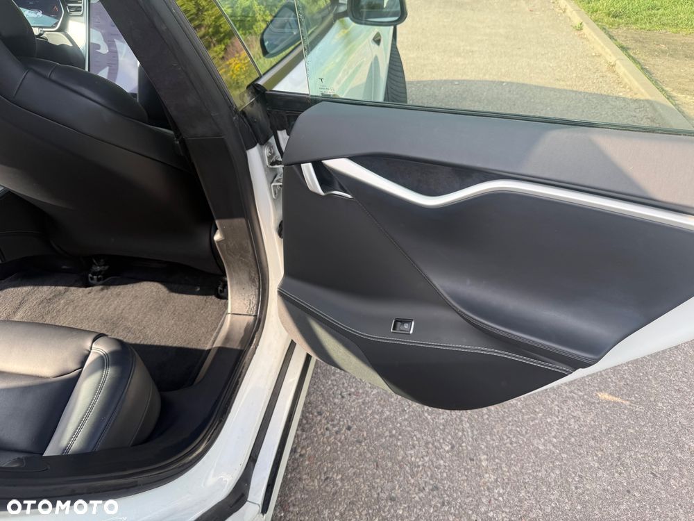 Tesla Model S - 19