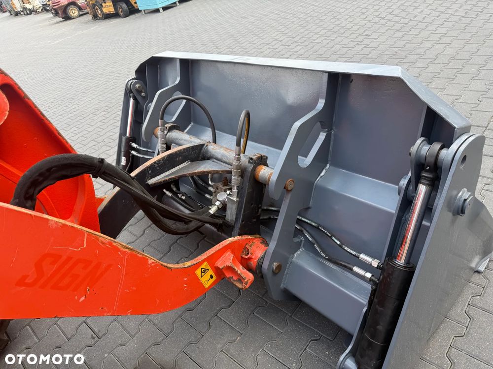 Kubota R082 - 10